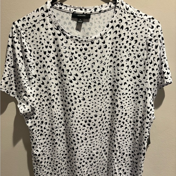 Alfani Tops - Alfani petite L short sleeve t-shirt. NWT